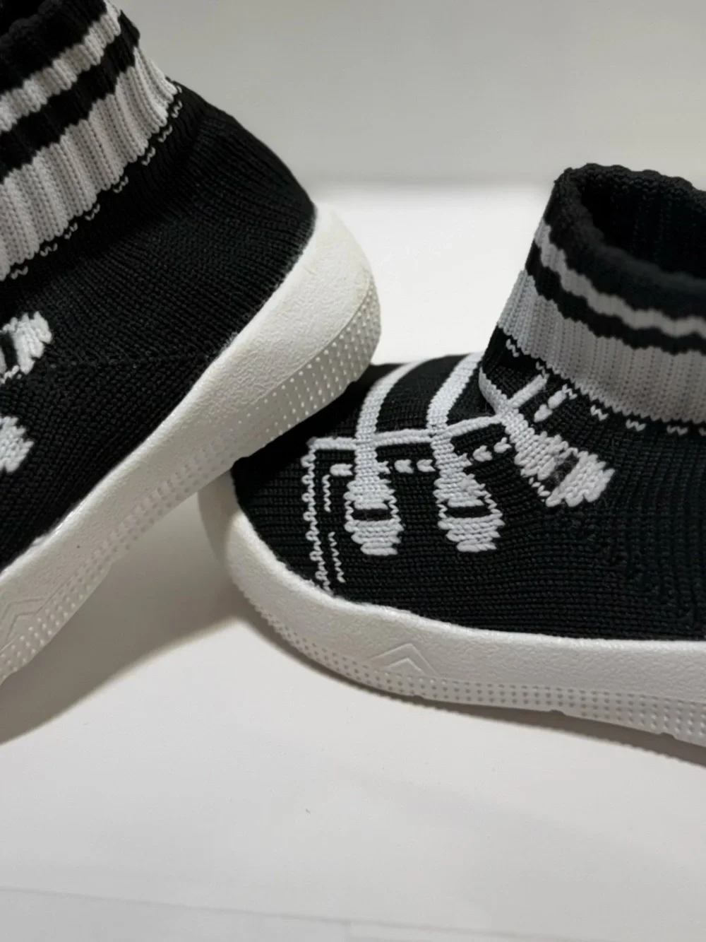 Engtoy Black Laces baby round toe baby sock shoe / Sneaker / walking shoe sz 3.5